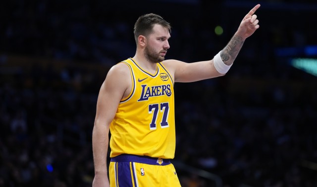 开云应用-全明星球迷投票结果：东契奇票王 字母哥东部第1 詹姆斯西部第8