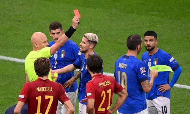 arbitro.karasev.espelle.bonucci.italia.2021.22.750x450.jpg